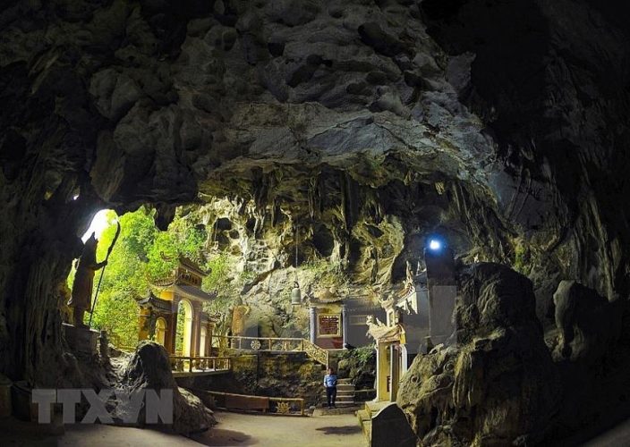 Dich Long Cave