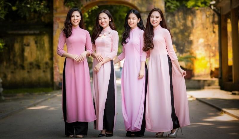 Traditional Vietnamese Clothing