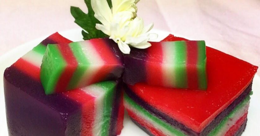 Num Chak Kachan: A Colorful Layered Cake with Coconut Cream